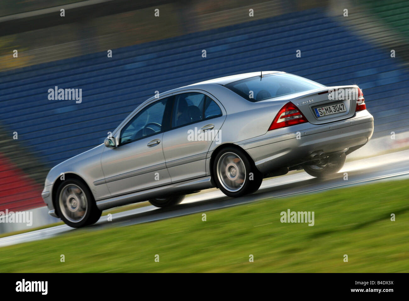 Auto Mercedes C 30 Cdi Amg Baujahr 2002 Silber Mittelklasse Tuning 231 Ps Fahren Rennstrecke Teststrecke Diagonale Her Stockfotografie Alamy