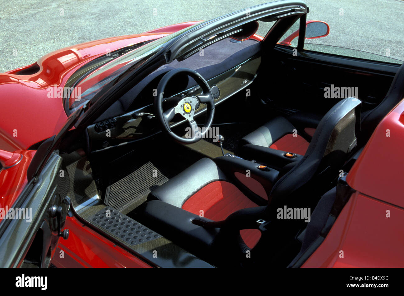 Auto, Ferrari F50, Modell Jahr 1995-2002, rot, Roadster, Cabrio, Zweisitzer, Innenansicht, Innenansicht, Cockpit, Technik Stockfoto