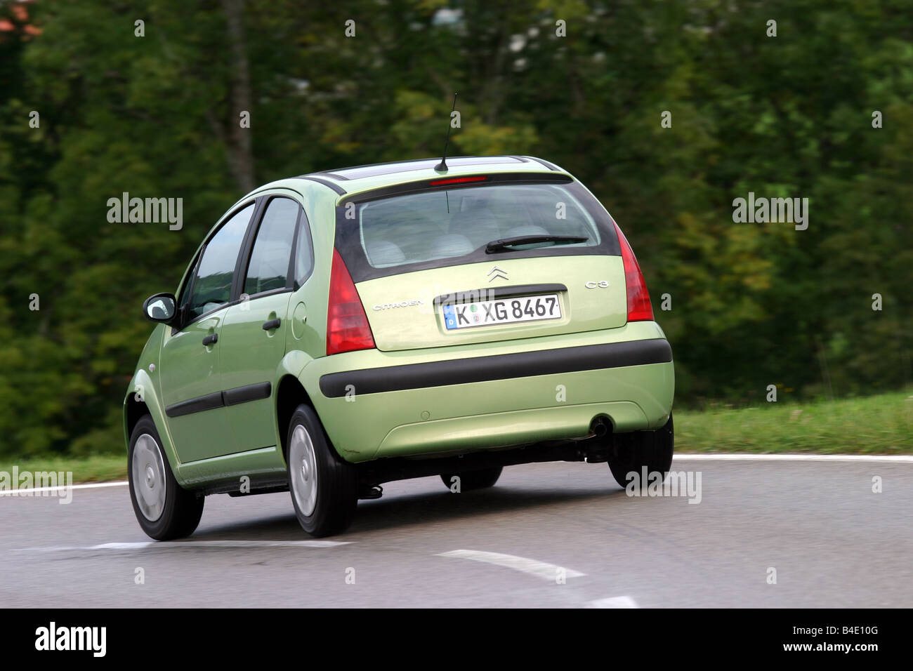 Citroen C3 1.4 HDI, Limousine, Auto, kleine ca., Modell Jahr 2002-, grün,  Tech, Getränkehalter, Innenansicht, Detailansicht Stockfotografie - Alamy