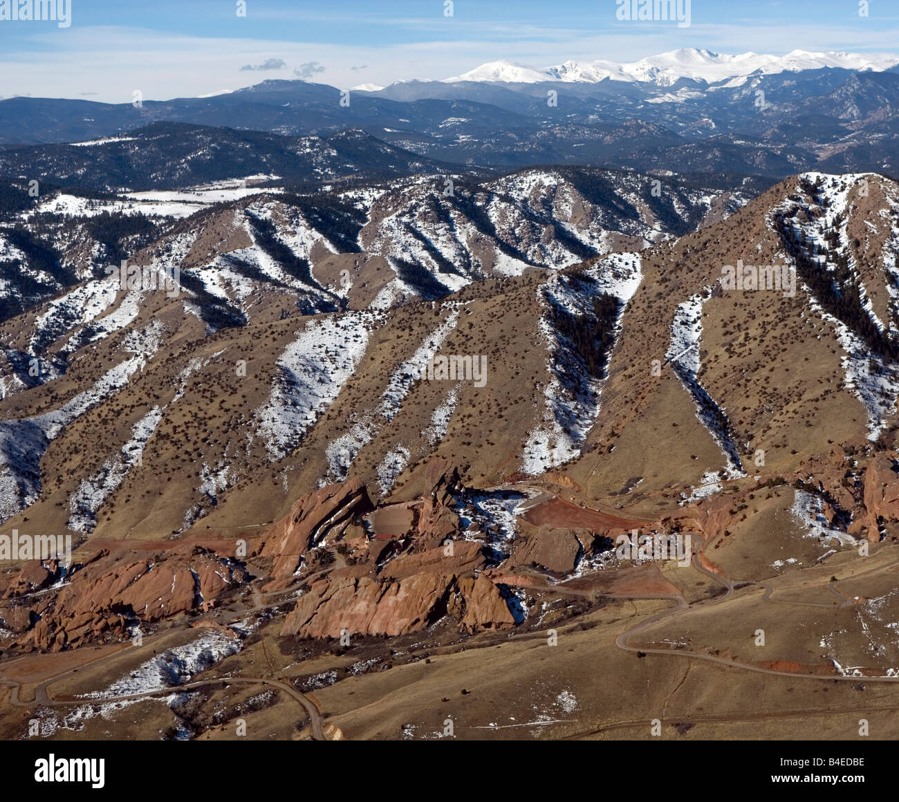 Antenne über Sandstein Monolithen im Red Rock Amphitheater Morrison Colorado in den Ausläufern der Rocky Mountains Burnham Hoyt Stockfoto