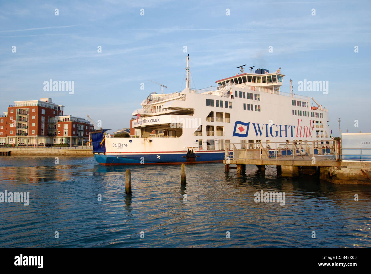 Wight Link Isle Of Wight Autofähre in den Hafen in Old Portsmouth (Hampshire) England Stockfoto