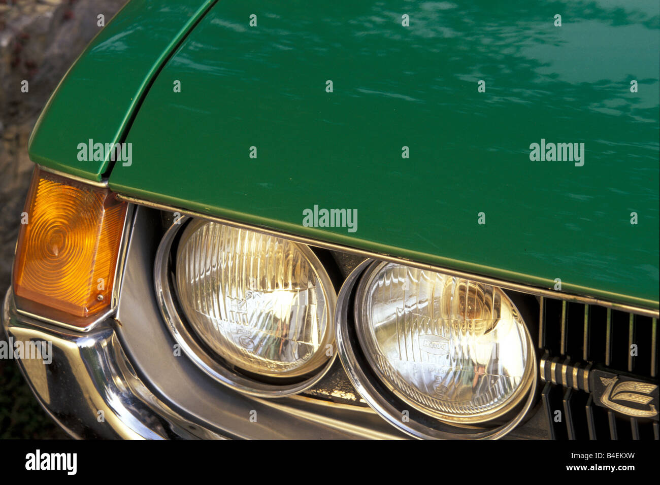 Auto, Toyota Celica, Coupé, Coupe, grün, Jahr 1971-1977, alte Modellautos,  1970er Jahre, 70er Jahre, Detail, Details, Scheinwerfer, Scheinwerfer  Stockfotografie - Alamy