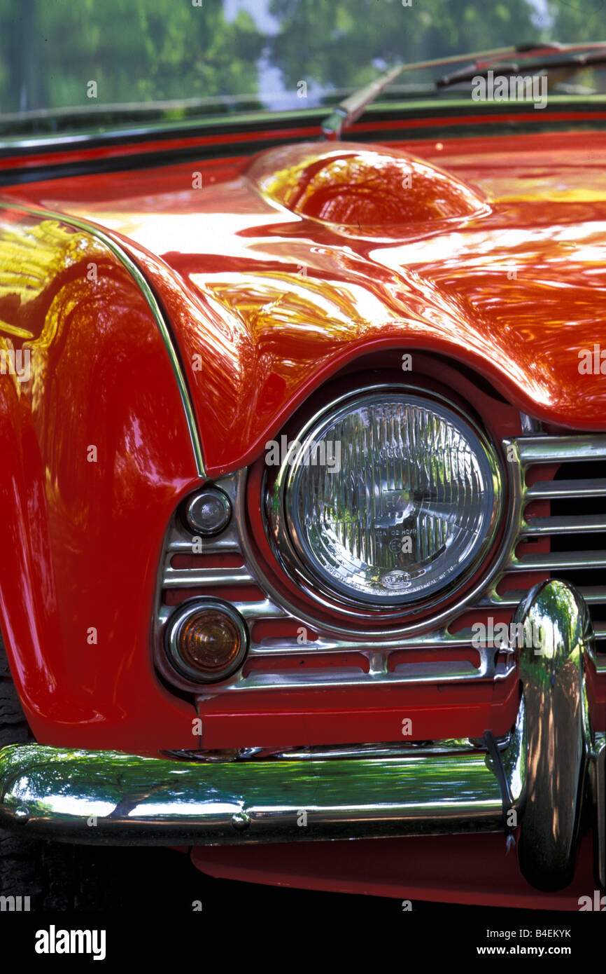 Auto, Triumph TR 4, Oldtimer, Baujahr 1962, 1960er Jahre, sechziger Jahre, rot, Cabrio, Detail, Details, Scheinwerfer, Scheinwerfer, Headl Stockfoto