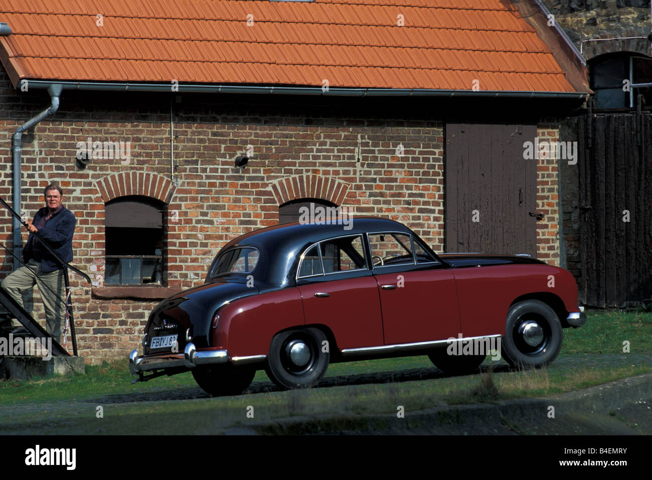 Borgward Hansa 1500, Auto, Oldtimer, 1940er Jahre, vierziger Jahre, 1950er Jahre, der fünfziger Jahre, Modell Jahr 1949-1952, Limousine, Rubinrot gefärbt, stehend, s Stockfoto