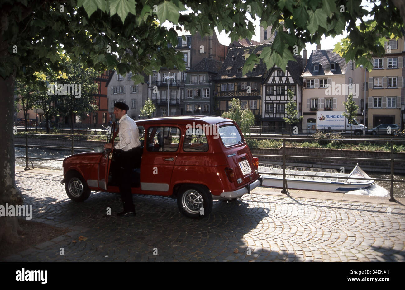 Auto, Renault 4, Oldtimer, rot, stehend, Seitenansicht, Stadt, "Mit Franzose", Fotograf: Hans-Dieter Seufert Stockfoto