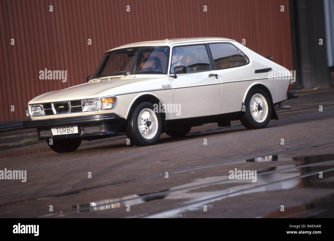 Auto, Saab 99 Turbo, weiß, alten Auto, fahren, schräge Front, Vorderansicht, Seitenansicht, Fotograf: Reinhard Mutschler Stockfoto