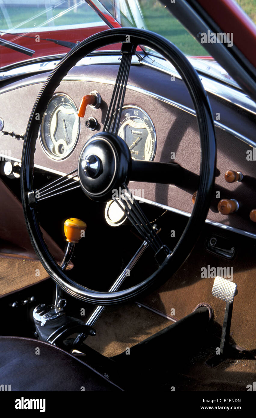 Auto, Alfa Romeo 8 2900 Touring Le Mans, Oldtimer, Baujahr 1938, 1930er Jahre, dreißiger Jahre, rot, Innenraum, Cockpit, Technik, Tech Stockfoto