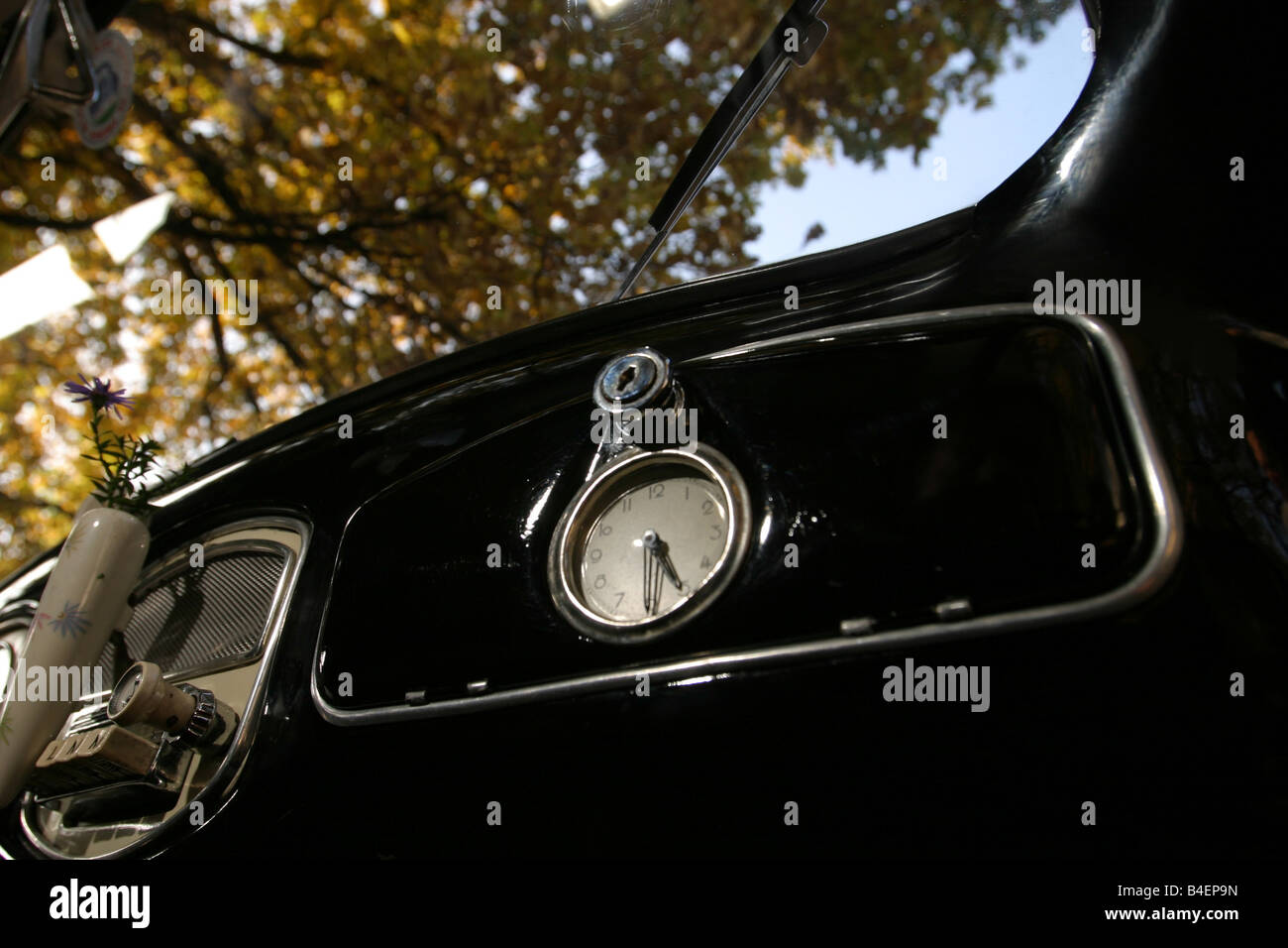 Auto, VW, Volkswagen, Brezel-Käfer, Baujahr 1949-1953, schwarz, Vintage Car, 1940er Jahre, vierziger Jahre, 1950er Jahre, der fünfziger Jahre, Detail, Details Stockfoto