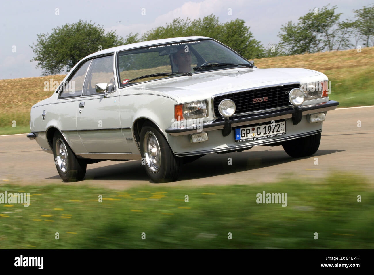 Auto, Opel Commodore, altes Auto, 1970er Jahre, 70er Jahre, weiß, Coupé, Coupe, fahren, schräge
