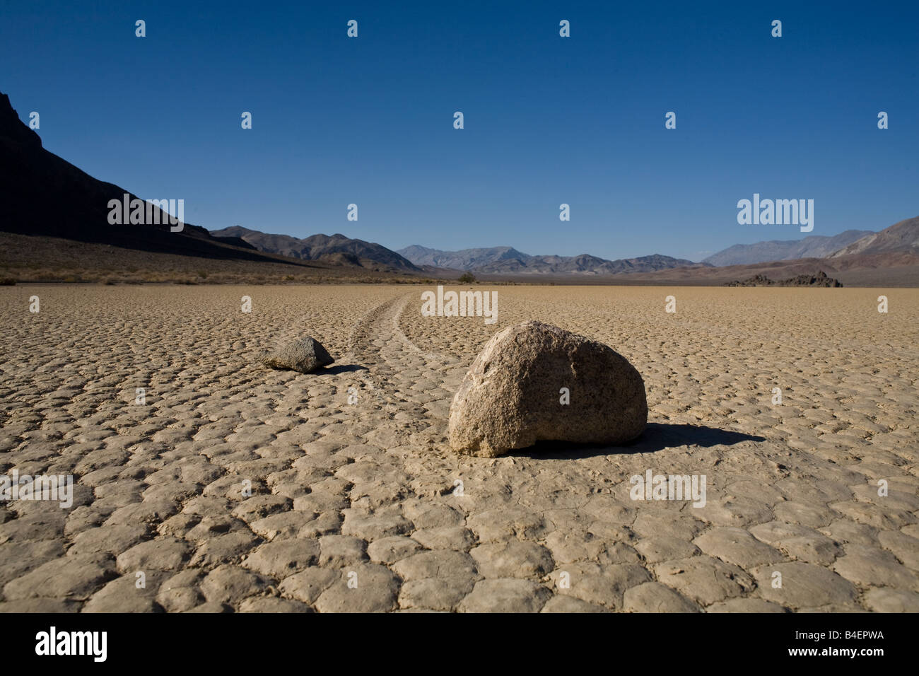 Beweglichen Felsen an der Rennstrecke Death Valley Kalifornien US Stockfoto