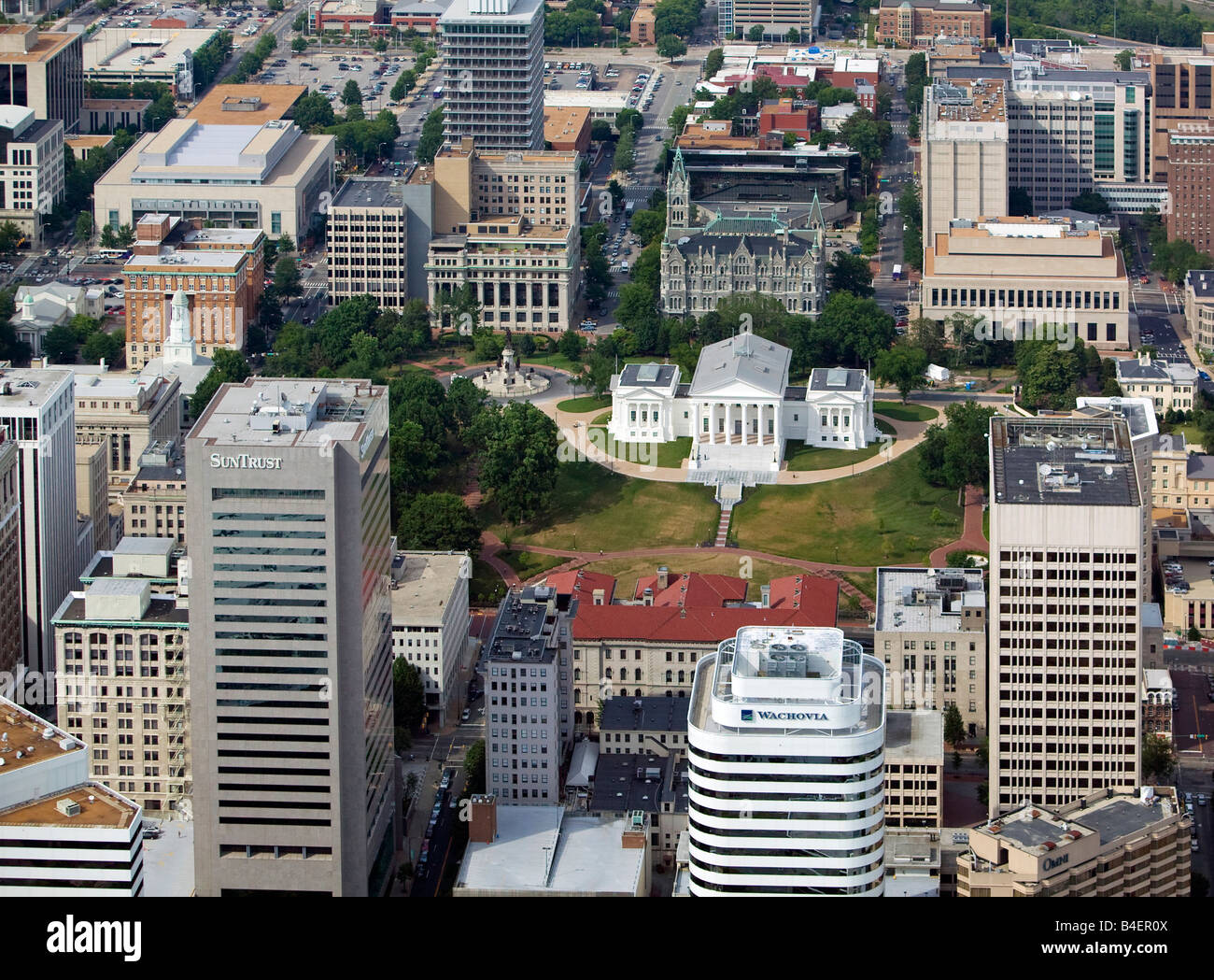 Antenne über Virginia Landeshauptstadt, Richmond, VA Wachovia SunTrust Innenstadt von Gebäuden Stockfoto