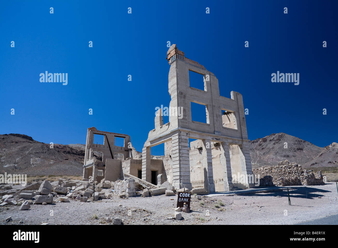 Stillgelegten Bankgebäude, Rhyolite Geisterstadt, in der Nähe von Death Valley, Kalifornien, USA Stockfoto