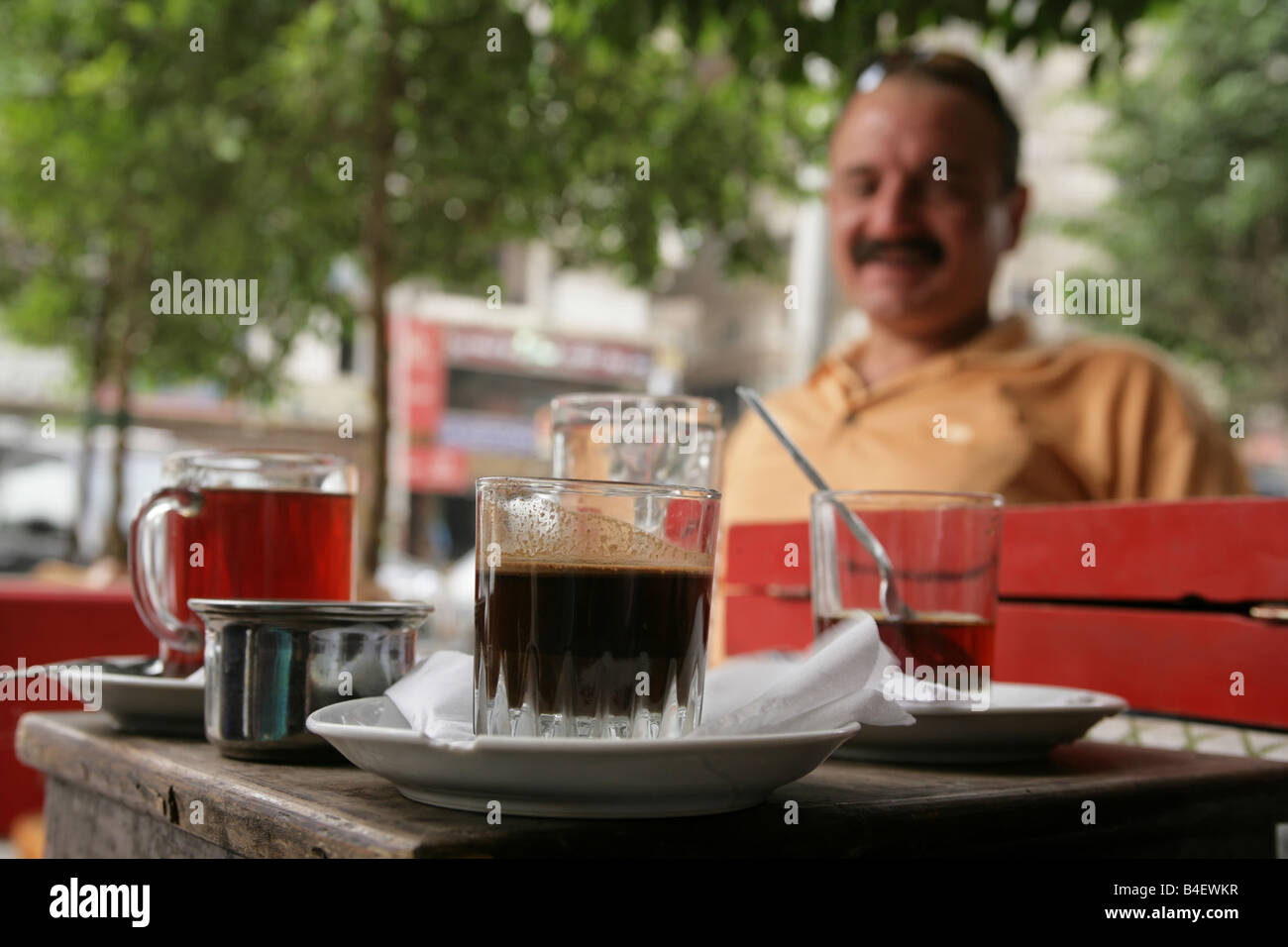 Irakischer Flüchtling Kaffee trinken am Tee Shop, Kairo, Ägypten Stockfoto