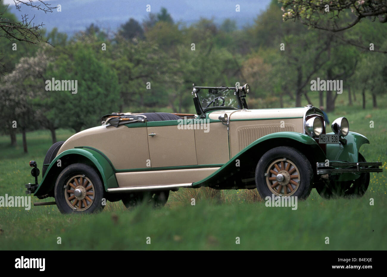 Auto, Chrysler 65, Oldtimer, Baujahr 1928, Cabrio, stehend, schräge Front, Vorderansicht, Cabrio-Verdeck offen, Seite Stockfoto
