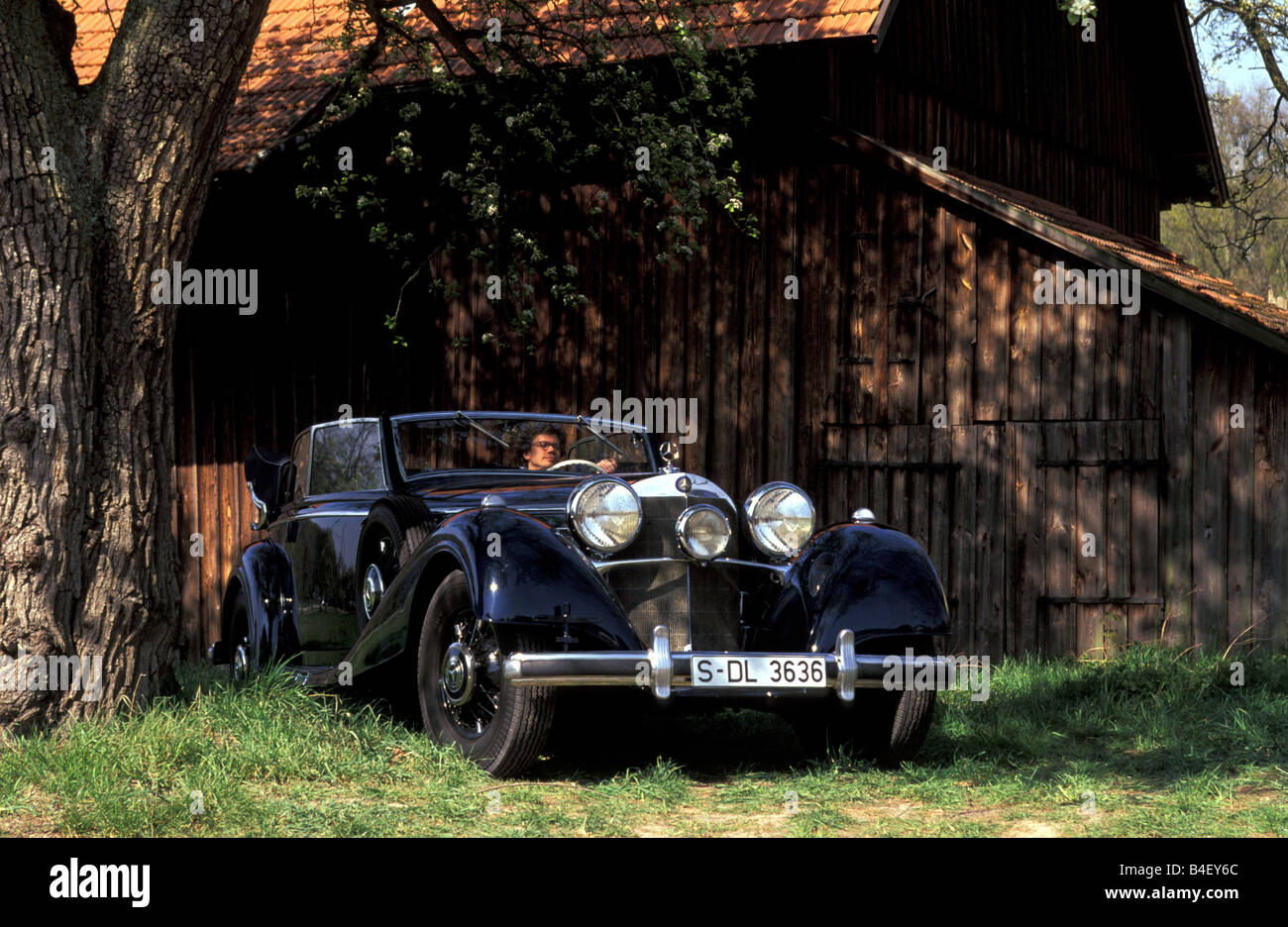 Auto, Mercedes 540 K Roadster, Oldtimer, 1930er Jahre, dreißiger Jahre, schwarz, stehend, schräge Front, Vorderansicht, Landschaft, Landschaft Stockfoto