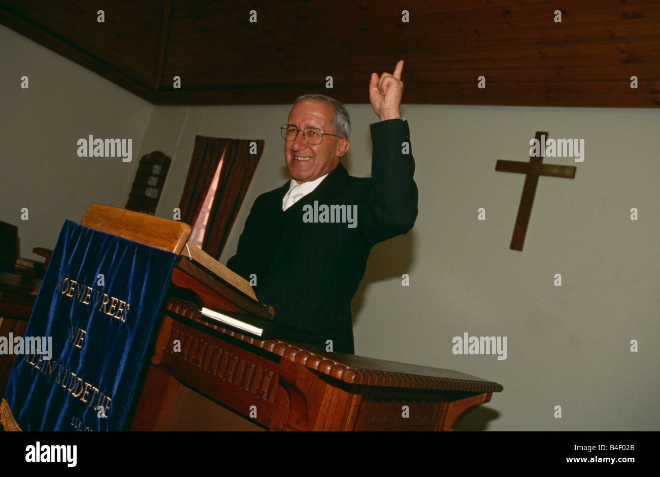 Priester in einer Kirche in Südafrika. Stockfoto
