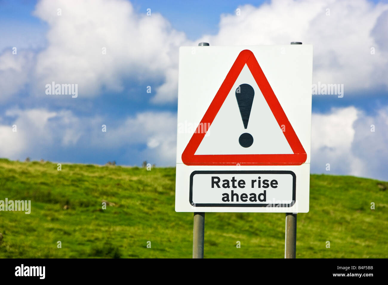 Finanzkonzept Warnung der Zinssatz steigen vorne Zeichen England UK Stockfoto