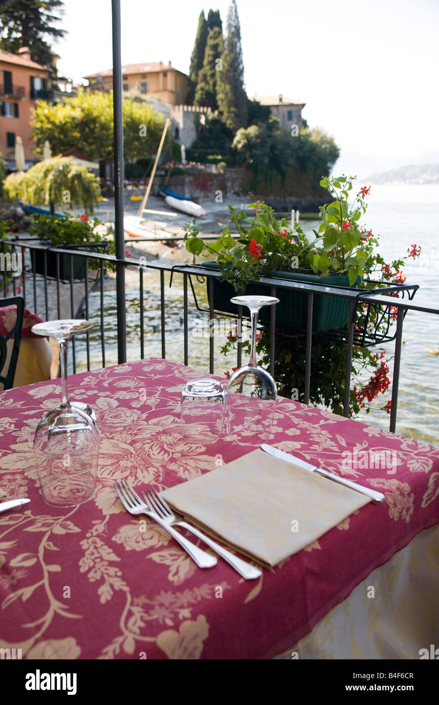 Restaurant Vecchia Varenna, Terrasse am See. Varenna, Lecco, Italien Stockfoto