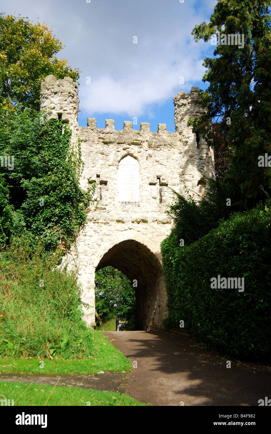 Reigate Gate Middle castle gate -Fotos und -Bildmaterial in hoher Auflösung – Alamy