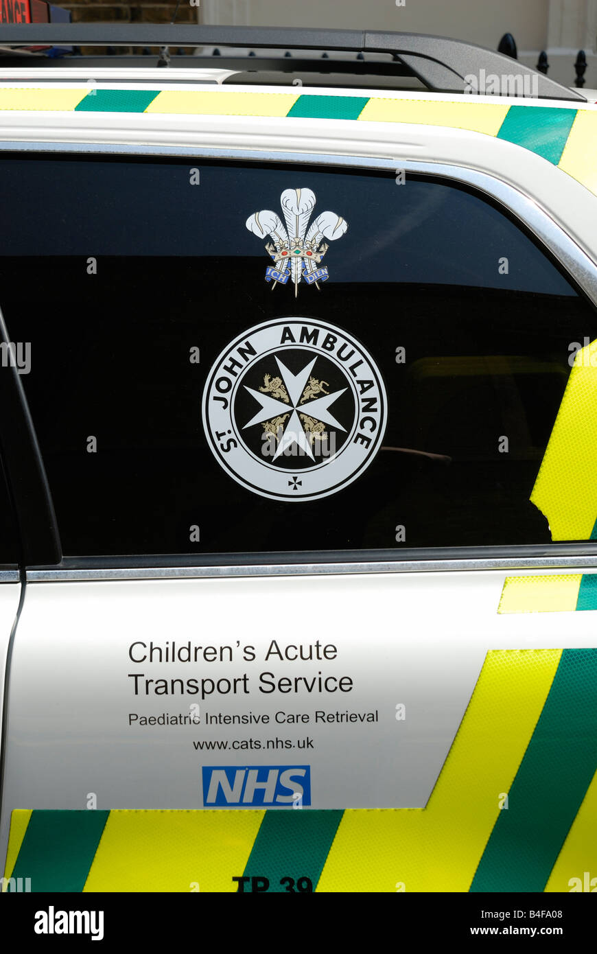 St John Ambulance Fahrzeug mit Wappen Stockfoto