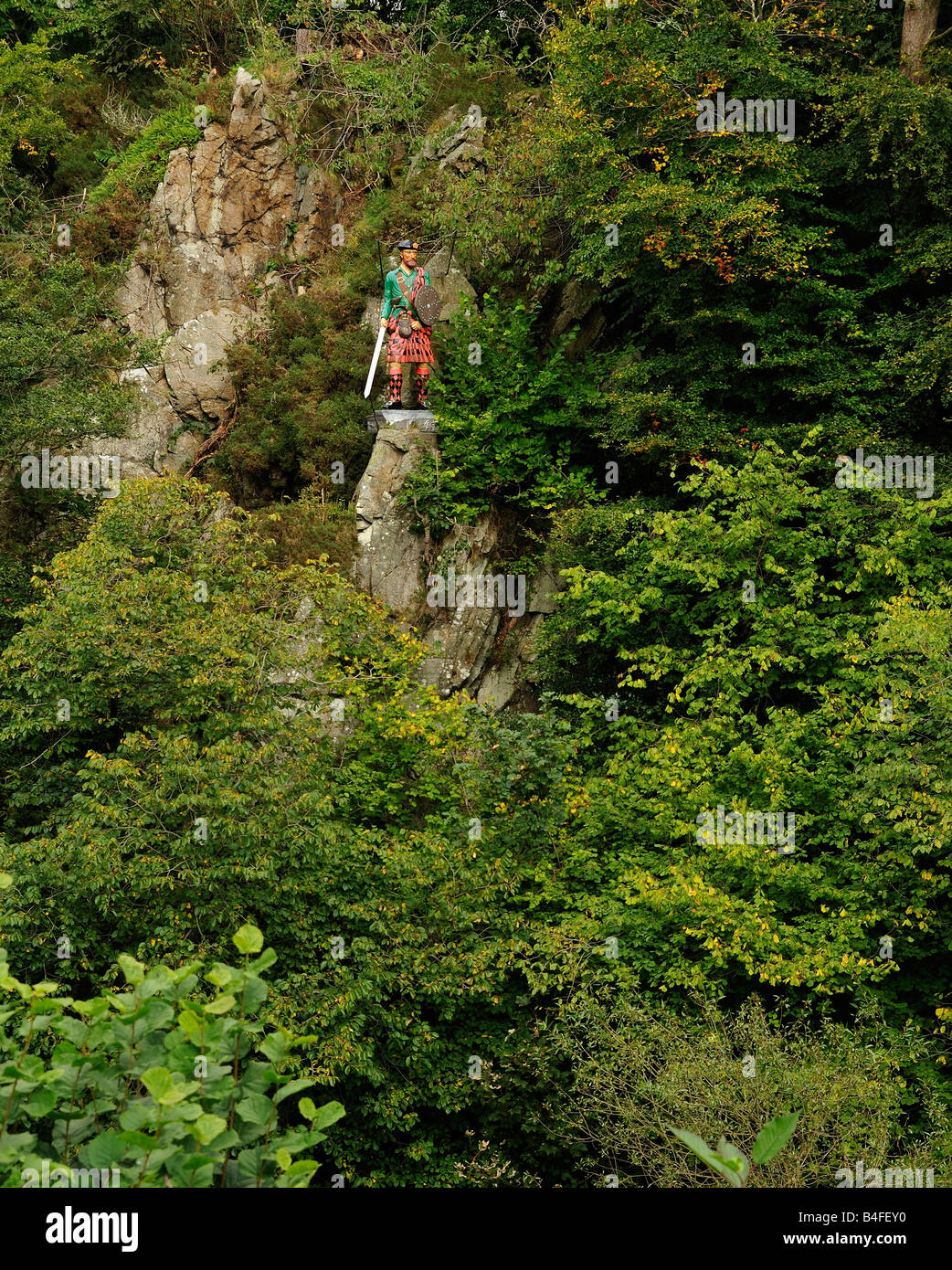 Rob Roy Macgregor Statue auf einer Klippe in einem Dorf namens Peterculter Stockfoto