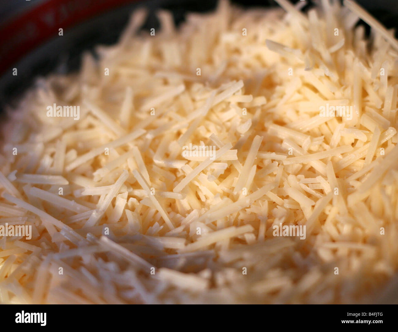 Geriebenem Asiago Käse Stockfoto