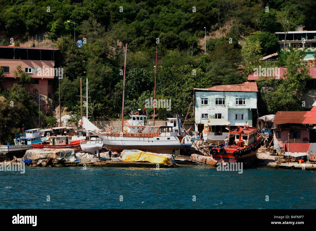 Istanbul Bosporus Küste von Yenikoy Tarabya Kirecburnu Byudere Sariyer Rumeli Kavagi Stockfoto