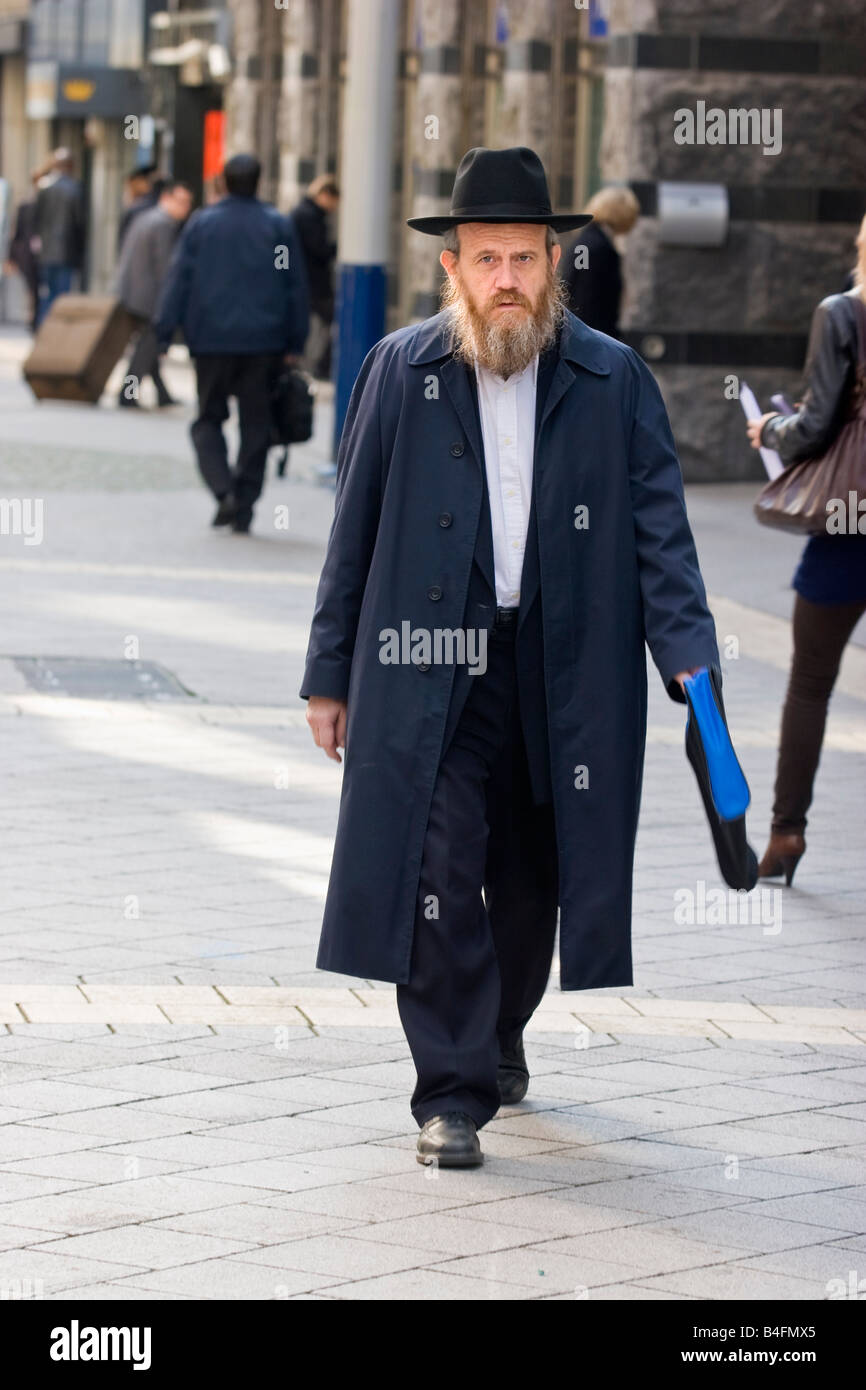 Orthodoxer Jude auf Hoveniersstraat Diamantenviertel in Antwerpen, Belgien. Stockfoto