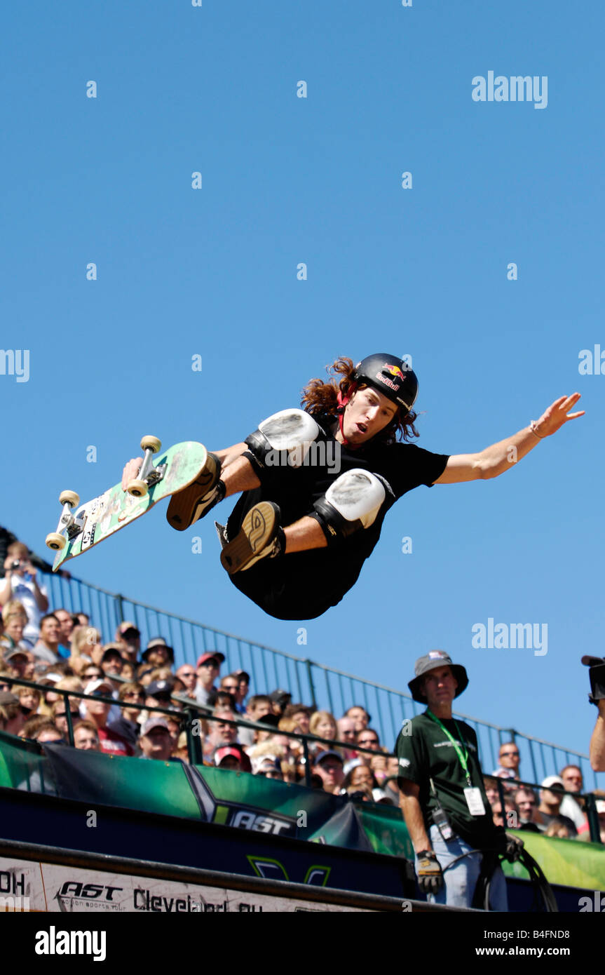 Shaun white konkurriert im Skateboard Vert der Dew Tour 2007 in Cleveland ohio Stockfoto