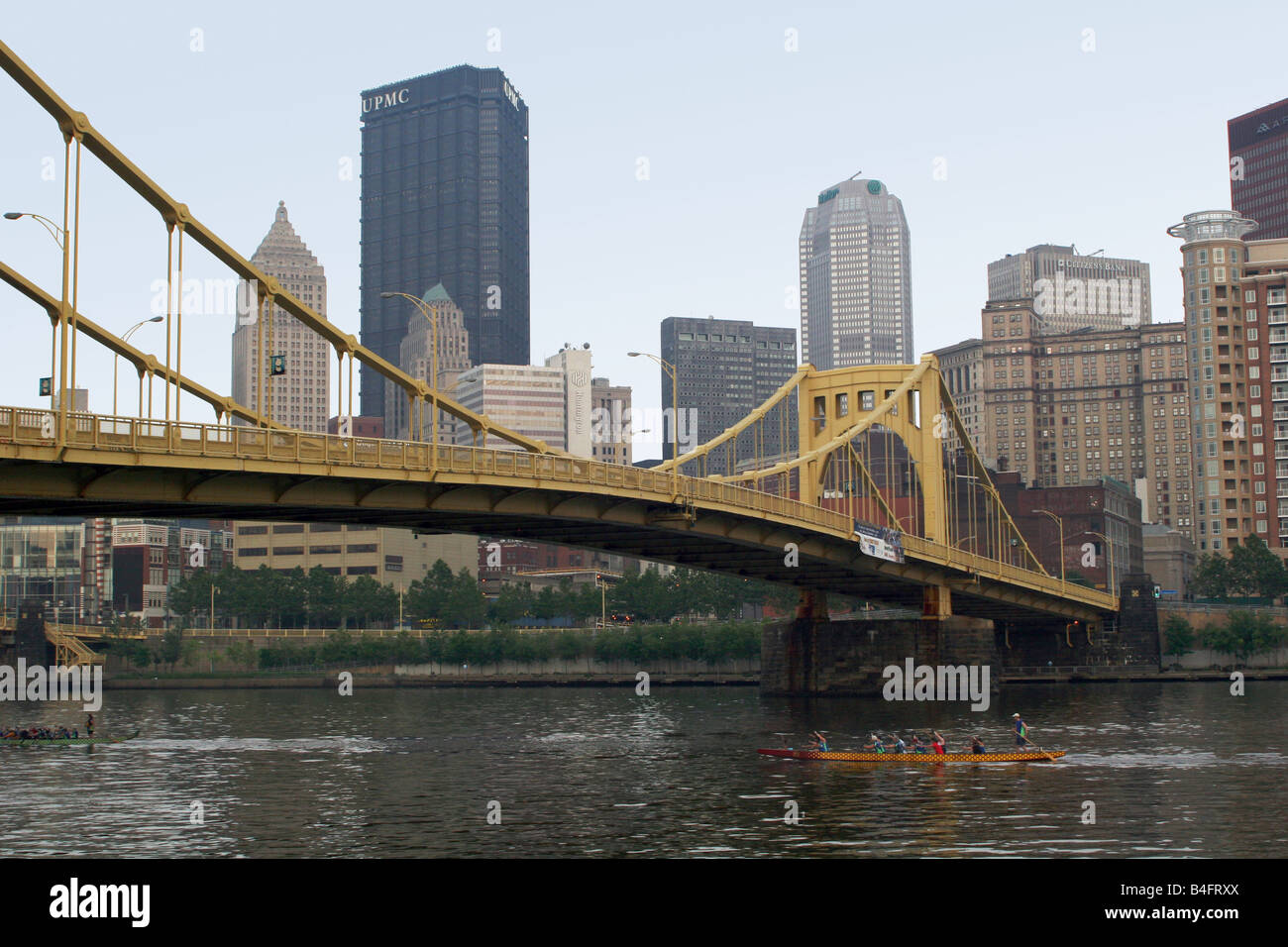 Roberto Clemente Bridge über den Allegheny River in Pittsburgh, Pennsylvania Stockfoto