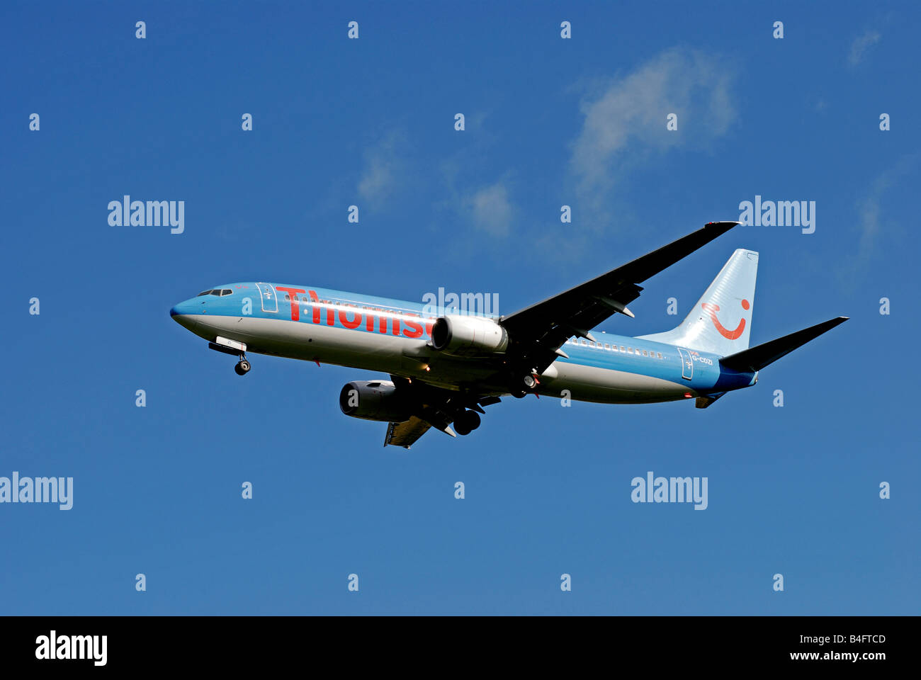 Thomson Boeing 737 Flugzeug nähert sich der internationale Flughafen Birmingham, UK Stockfoto