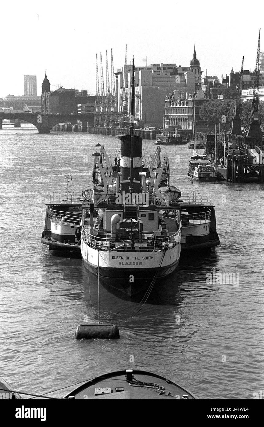 Der Raddampfer Königin des Südens Besuch in London auf der Themse in der Nähe von Waterloo Bridge im Pool von London gesehen August 1966 Stockfoto