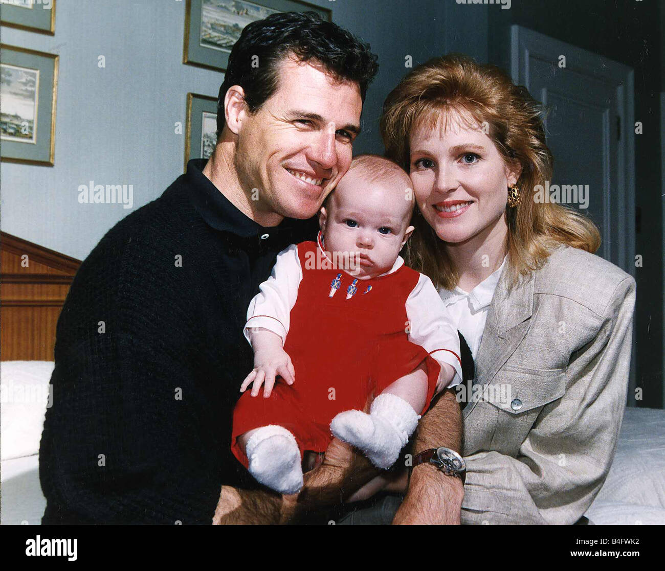 Brad JohnsonSchauspieler zu Hause mit Familie Mirrorpix