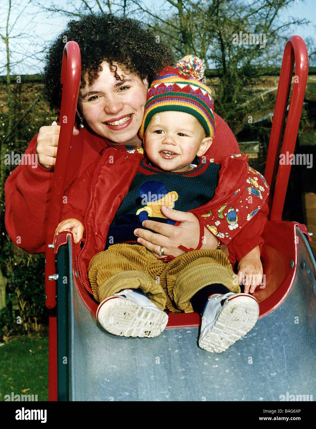 Cheryl Maiker Actress aus Channel Four Serie Brookside mit ihrem Baby Sohn Benjamin Stockfoto Cheryl Maiker Actress aus Channel Four Serie Brookside mit ihrem Baby Sohn Benjamin Stockfoto