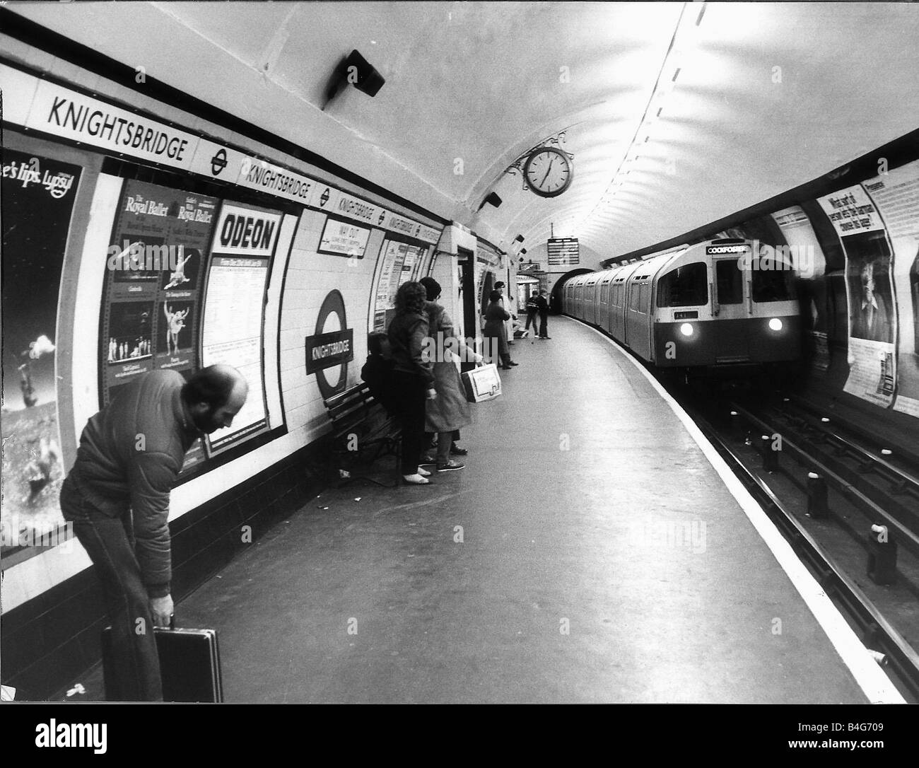 Knightsbridge u-Bahnstation auf der Piccadilly Line Dezember 1982 Stockfoto
