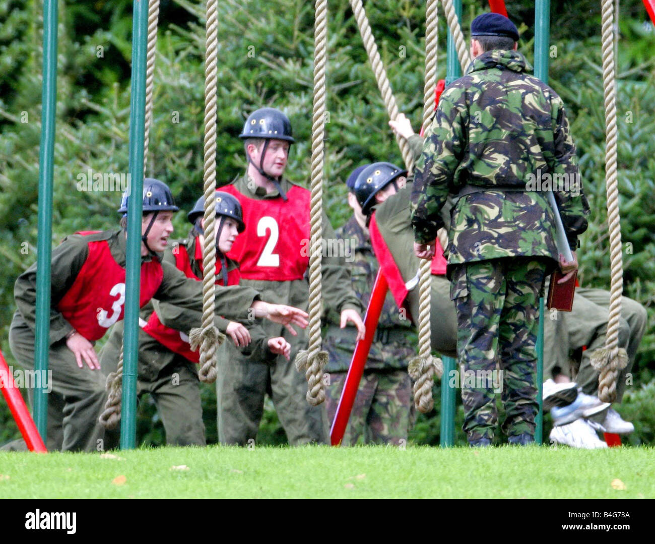 Prinz William trägt die Nummer 3 rote Lätzchen im Bild auf das Armee-Offizier-Training am Westbury in Wiltshire, Oktober 2005 Stockfoto