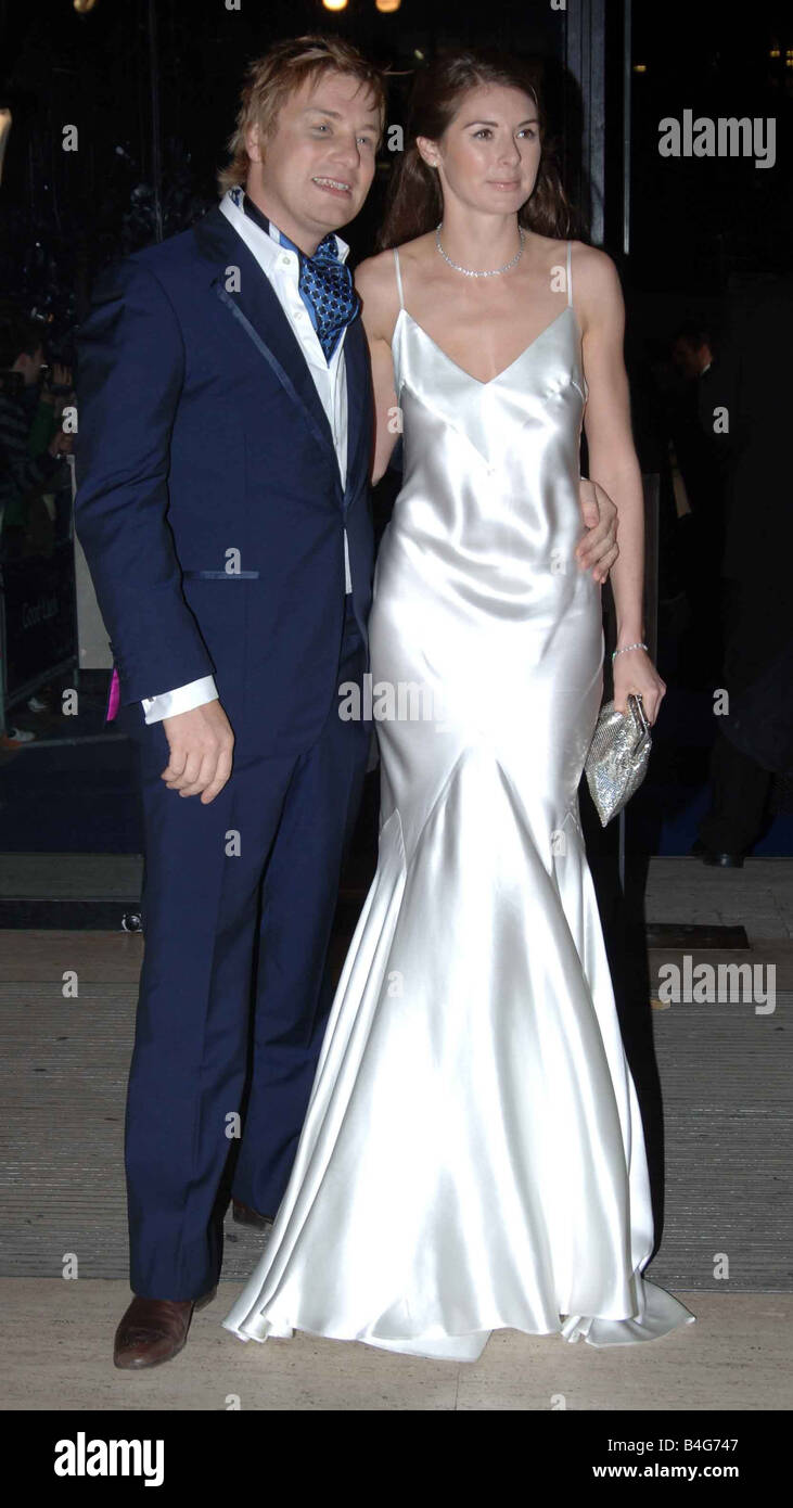 Jamie Oliver ankommen in der Royal Albert Hall für The National TV Awards mit Frau Jules Oktober 2005 Stockfoto