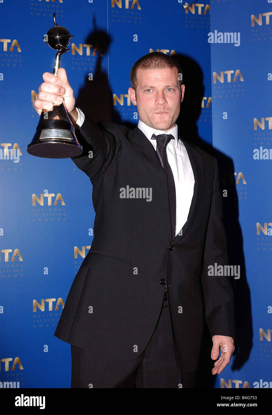 Dermot O Leary feiert seine Auszeichnung heute Abend in der Royal Albert Hall for The National TV Awards 2005 Stockfoto