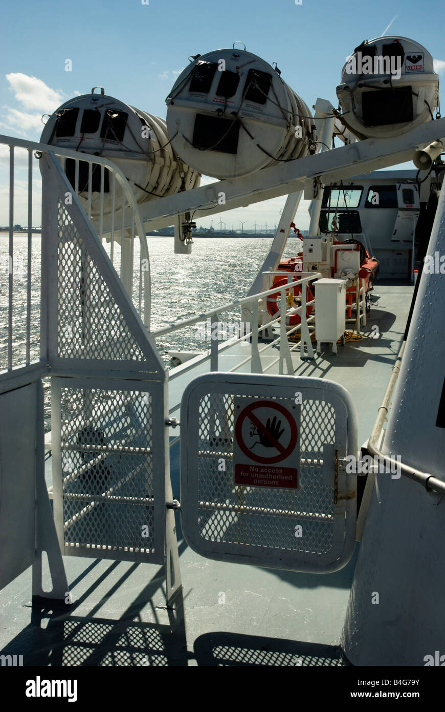 Rettungsboote an Bord eines fastcraft bereit für die Bereitstellung Stockfoto