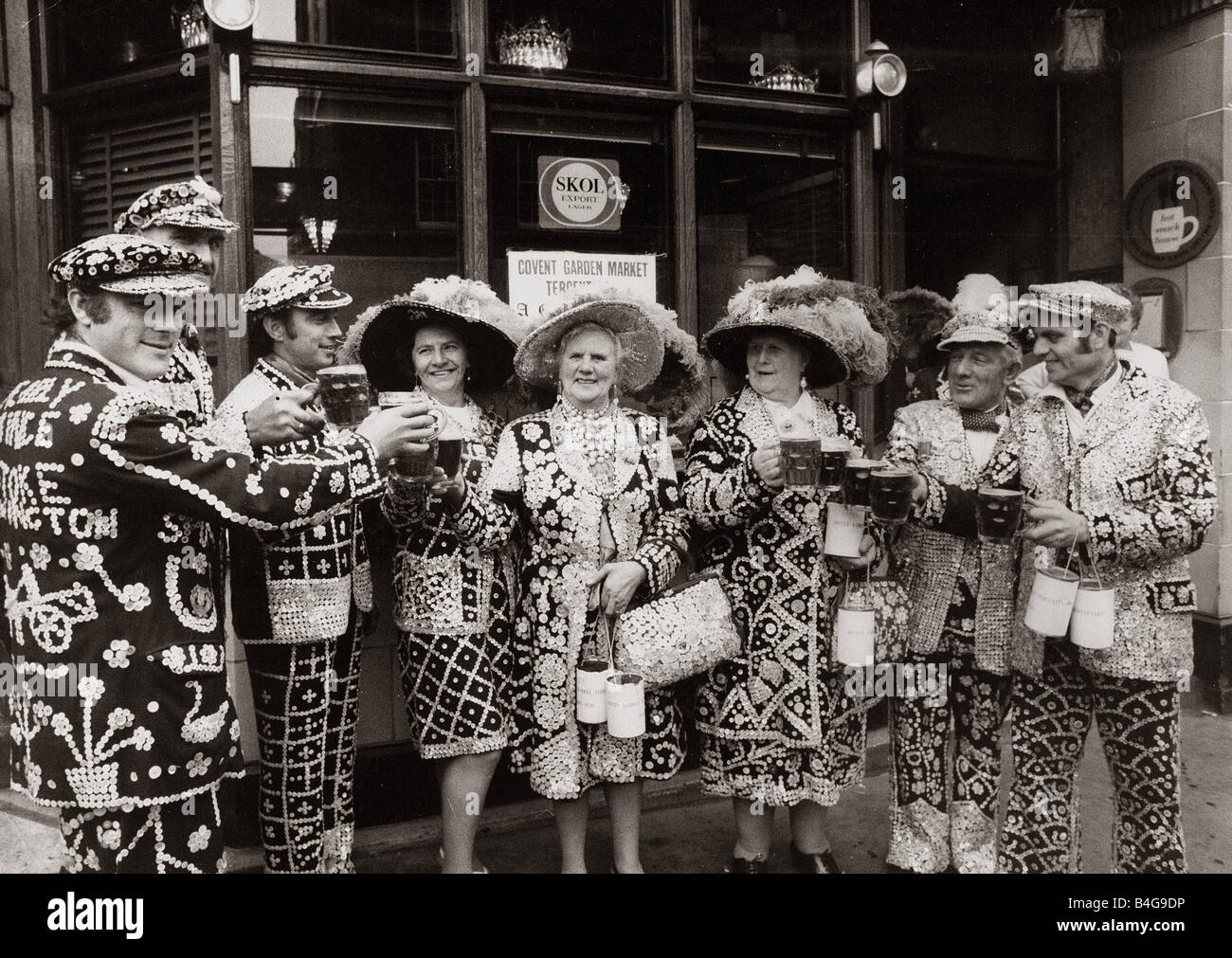 Pearly Kings und Queens feiern Covent Gardens 300. Geburtstag Mai 1970 Stockfoto