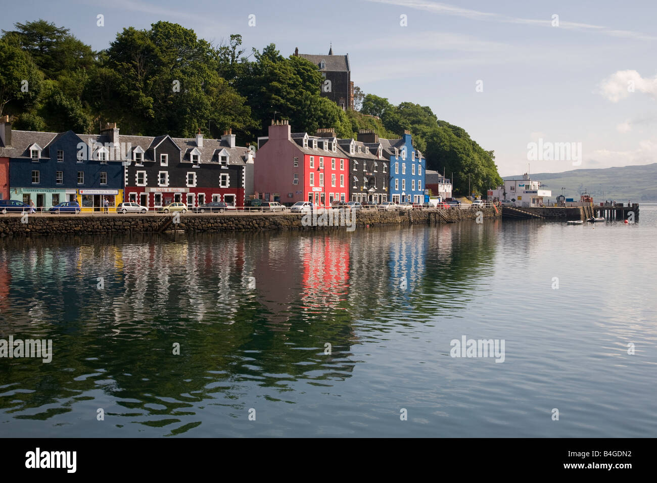 Auf dem Land entlang der Uferpromenade Tobermory Mull Schottland Stockfoto