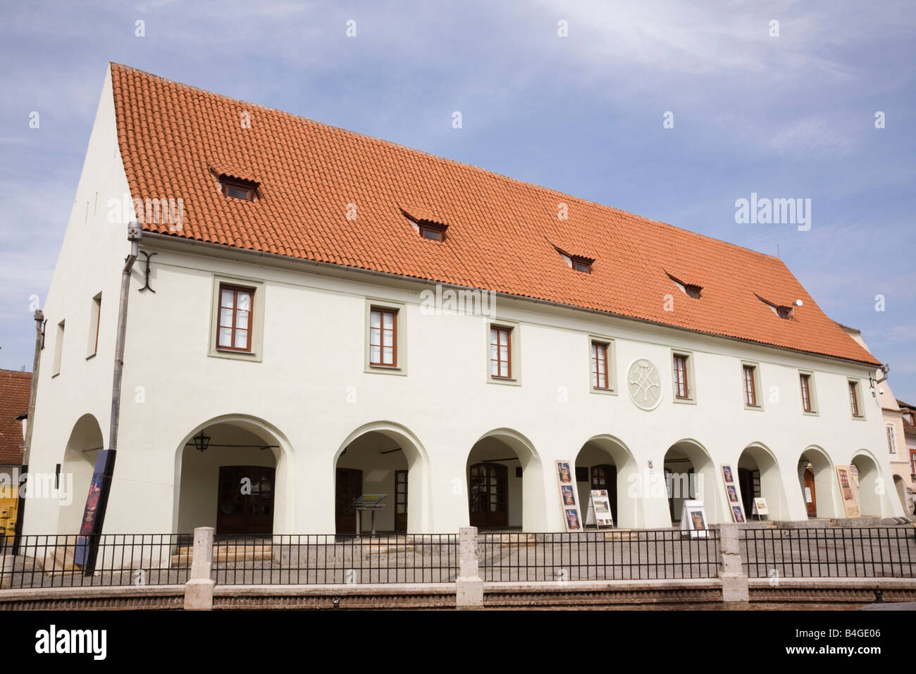 Sibiu Siebenbürgen Rumänien Haus der Volkskunst in Piata Mica kleinen Platz im historischen Stadtzentrum Galerie Gebäude Stockfoto