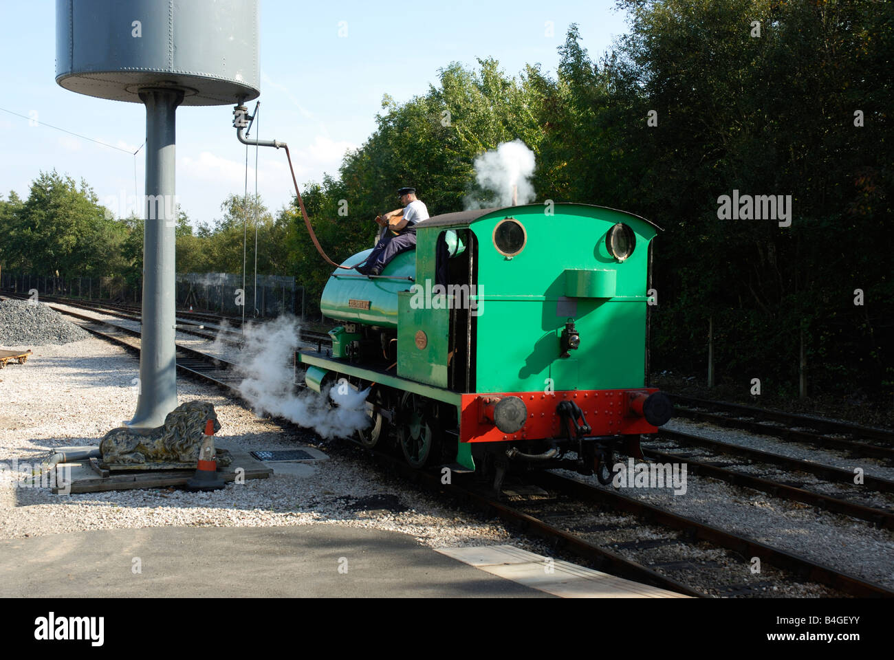 Sattel Tank Lokomotive am Wasserturm, Ribble Steam Railway Stockfoto