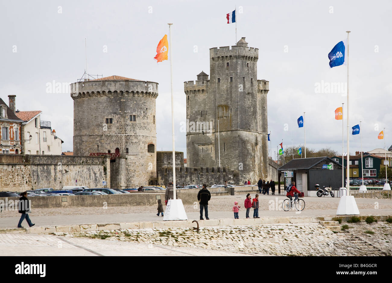 La Rochelle, links Kettenturm, Rechts Nikolausturm, Tour De La Chaine Und Tour-Nikolaus Stockfoto