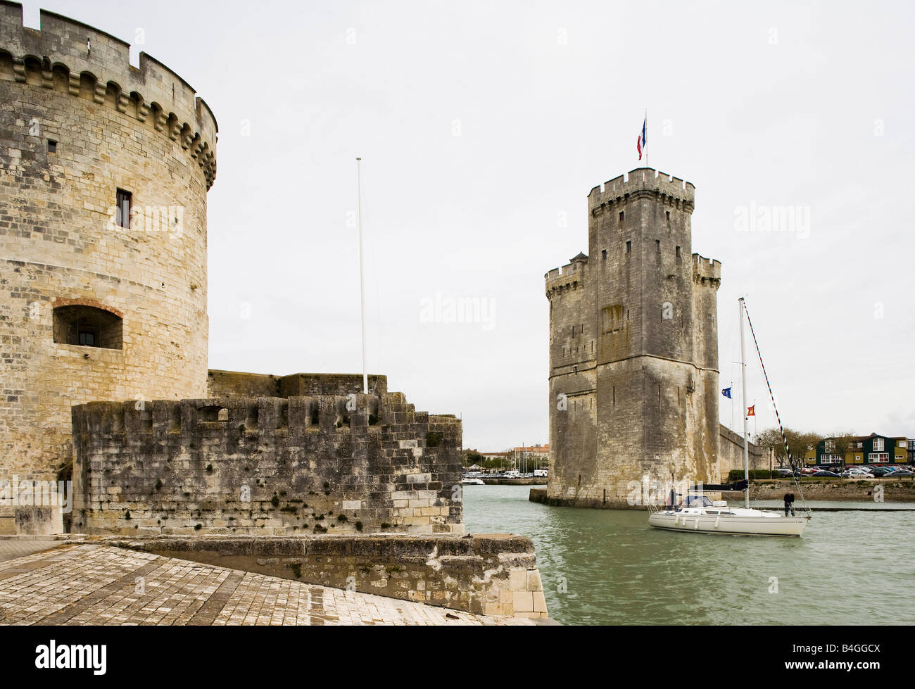 La Rochelle, links Kettenturm, Rechts Nikolausturm, Tour De La Chaine Und Tour-Nikolaus Stockfoto