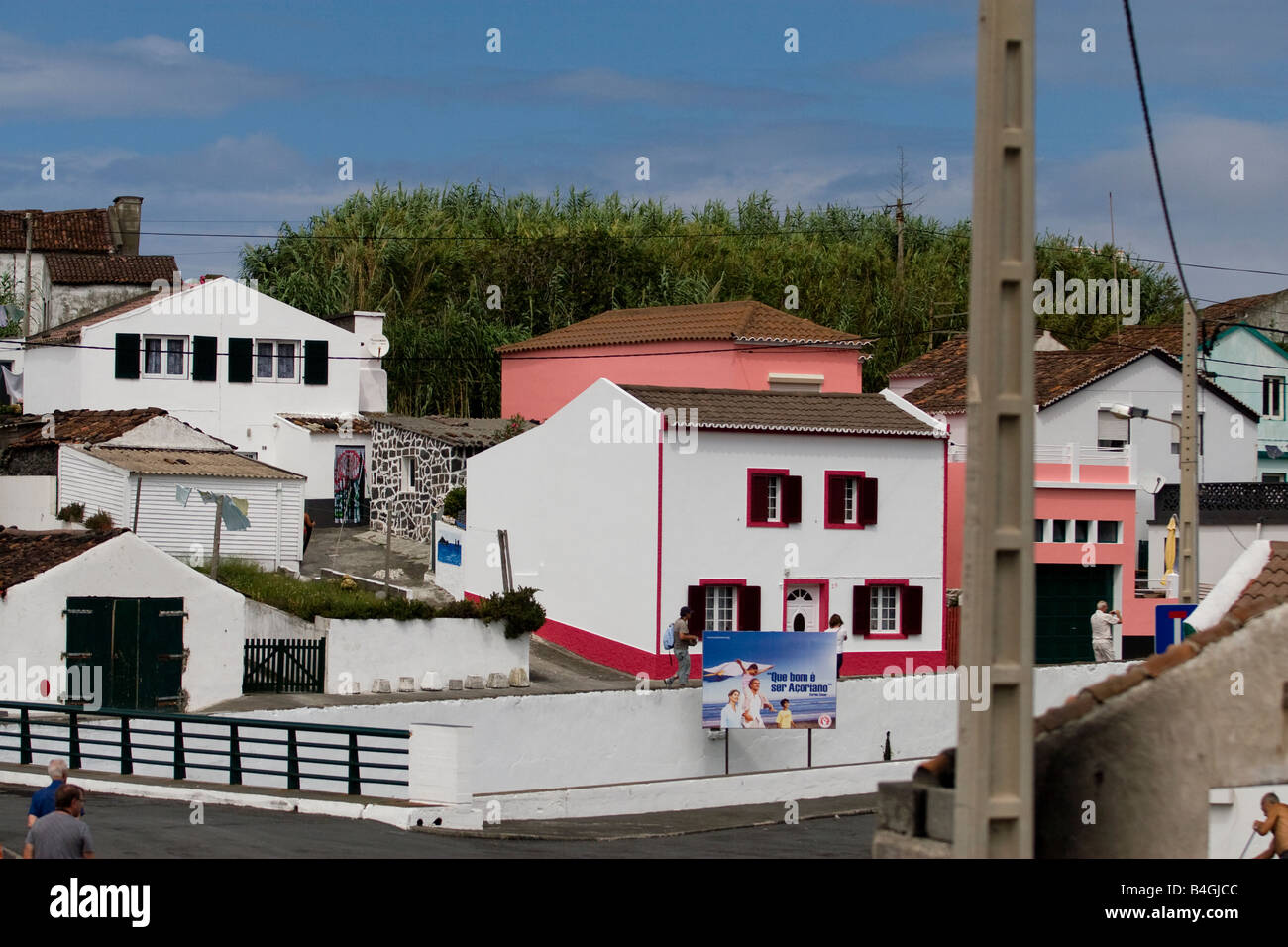 Azoren San Miguel kleine Häuser in Mosteiros ein Dorf mit dem Meer. Stockfoto
