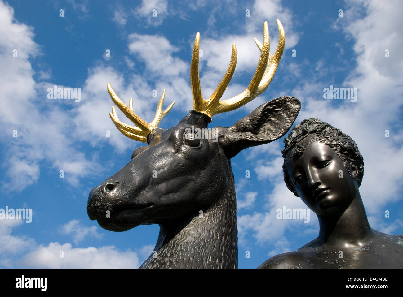 Statue mit Elch und Frau Stockholm Schweden Stockfoto