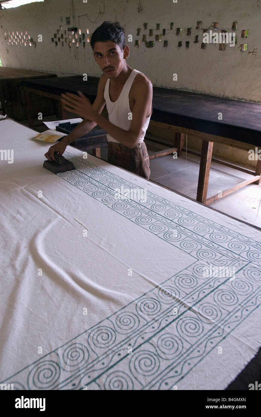 Indien Rajasthan Pushkar Block drucken umfasst Druck des Tuches mit hölzernen Blöcken Stockfoto