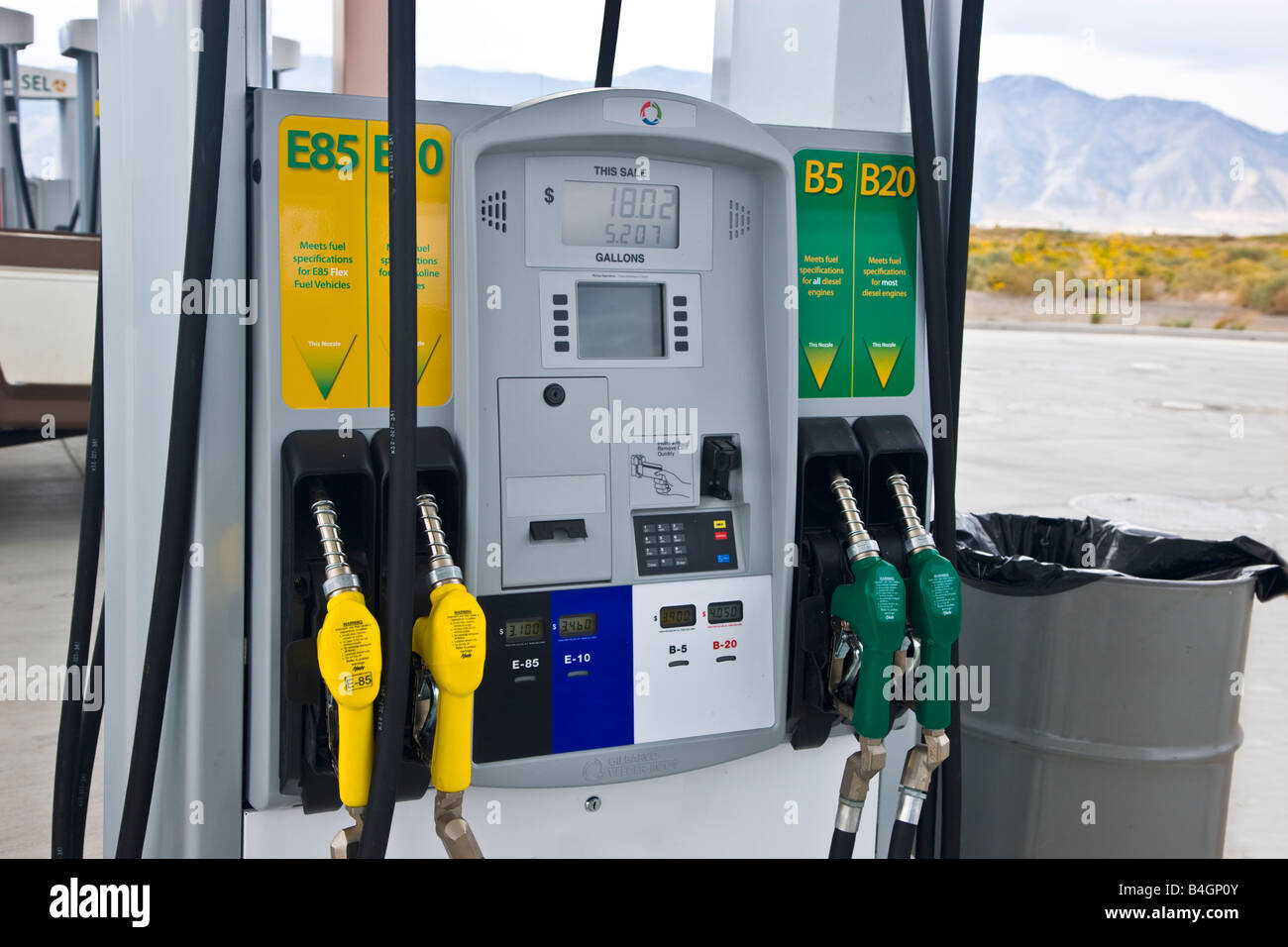 Biokraftstoffe Pumpen an Tankstelle. Stockfoto