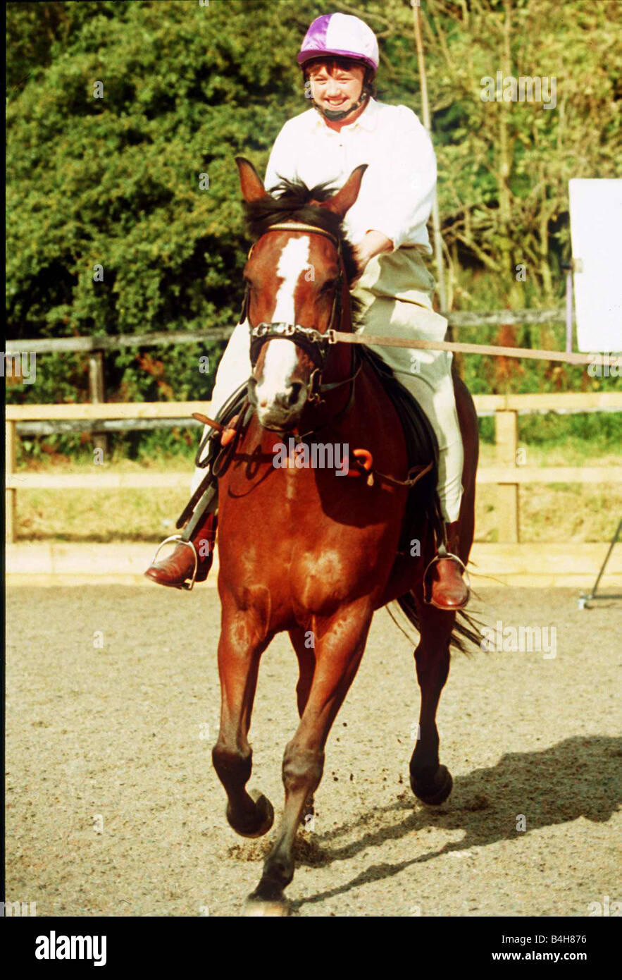 Pauline Quirke Schauspielerin auf dem Pferderücken Stockfoto